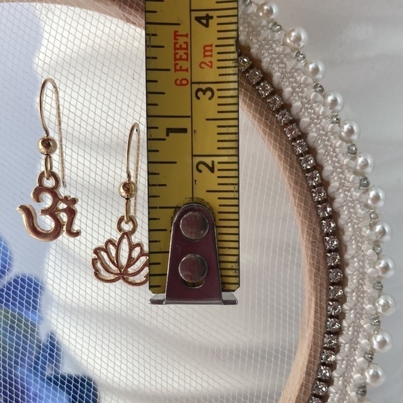 𝅺OM and Lotus Flower Mismatched Gold Earrings - Picture 4 of 11